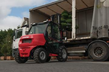 Chariot élévateur tout-terrain compact 1T8 MANITOU MC 18